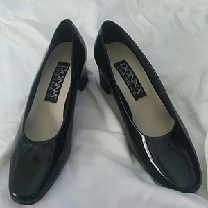 Size 8 Donna Lawrence high heels